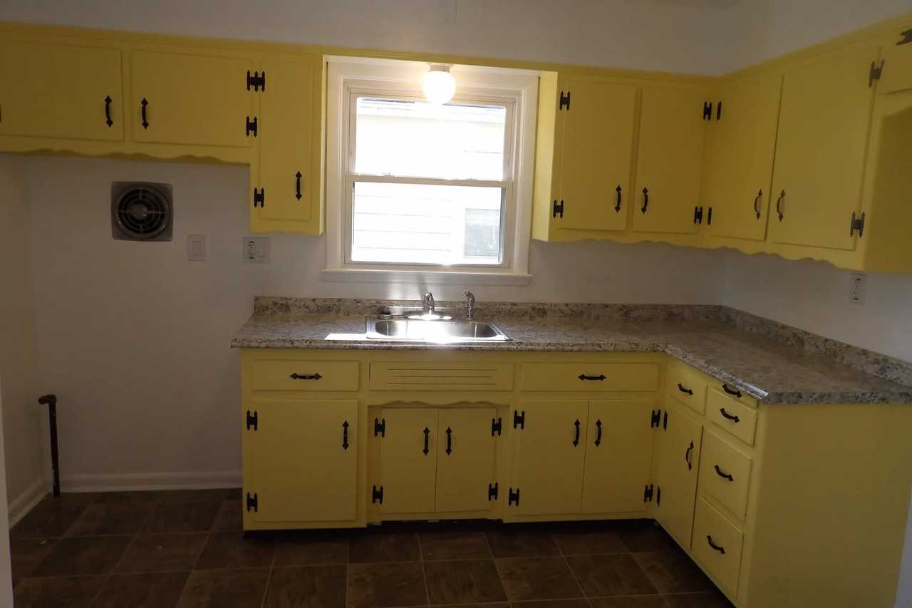 103 7th Ave - Photo 3 of 15