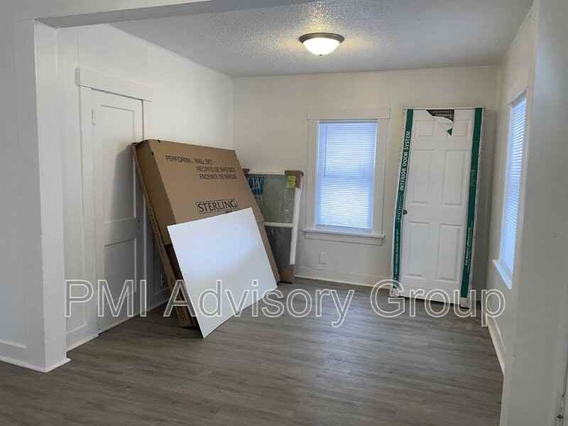 539 Ne Lake St - Photo 2 of 12