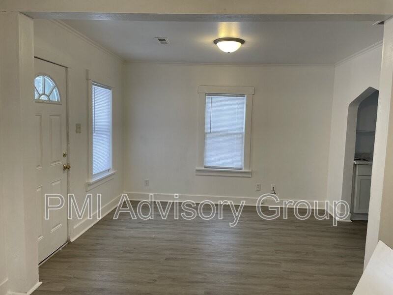 539 Ne Lake St - Photo 3 of 12