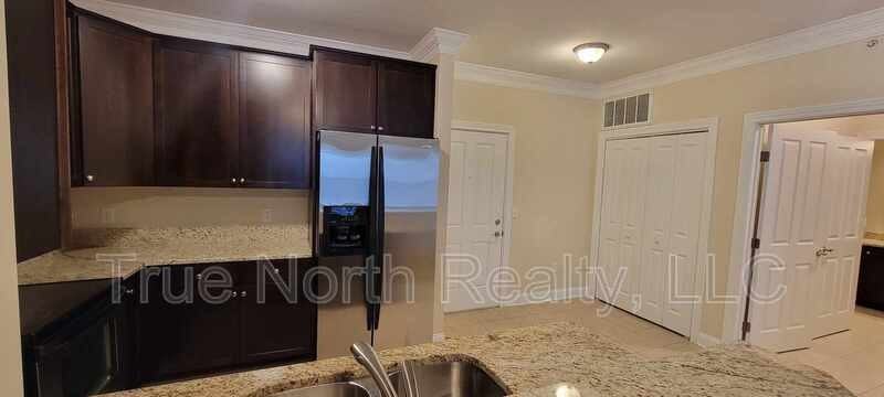 960 Perry St #207 - Photo 3 of 18