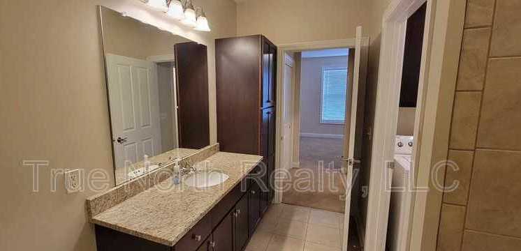 960 Perry St #207 - Photo 4 of 18