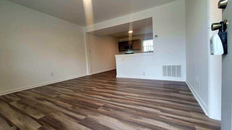 1518 W Clara Dr - Photo 5 of 15