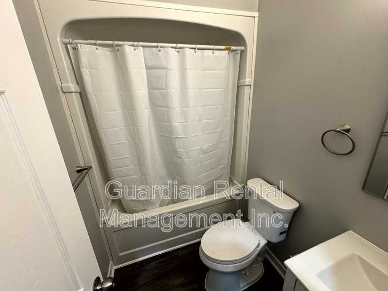 209 Simpson St #6B - Photo 2 of 10