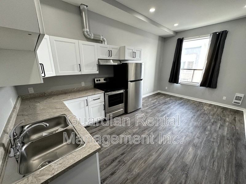 209 Simpson St #6B - Photo 4 of 10