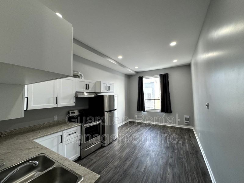 209 Simpson St #6B - Photo 5 of 10