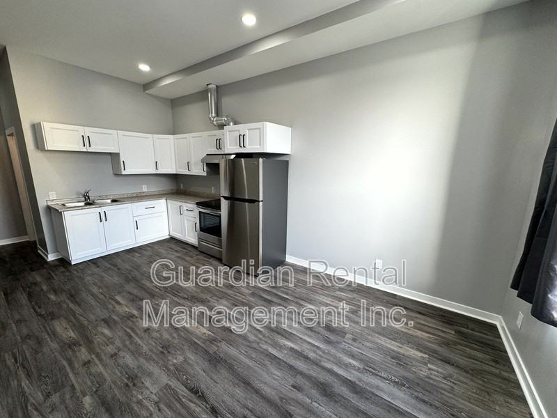 209 Simpson St #6B - Photo 6 of 10