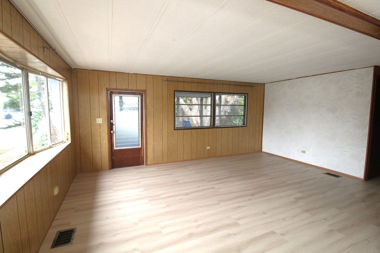 716 49th Ave W - Photo 5 of 15