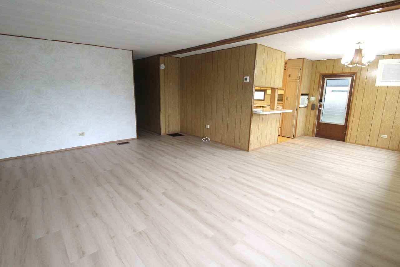 716 49th Ave W - Photo 7 of 15