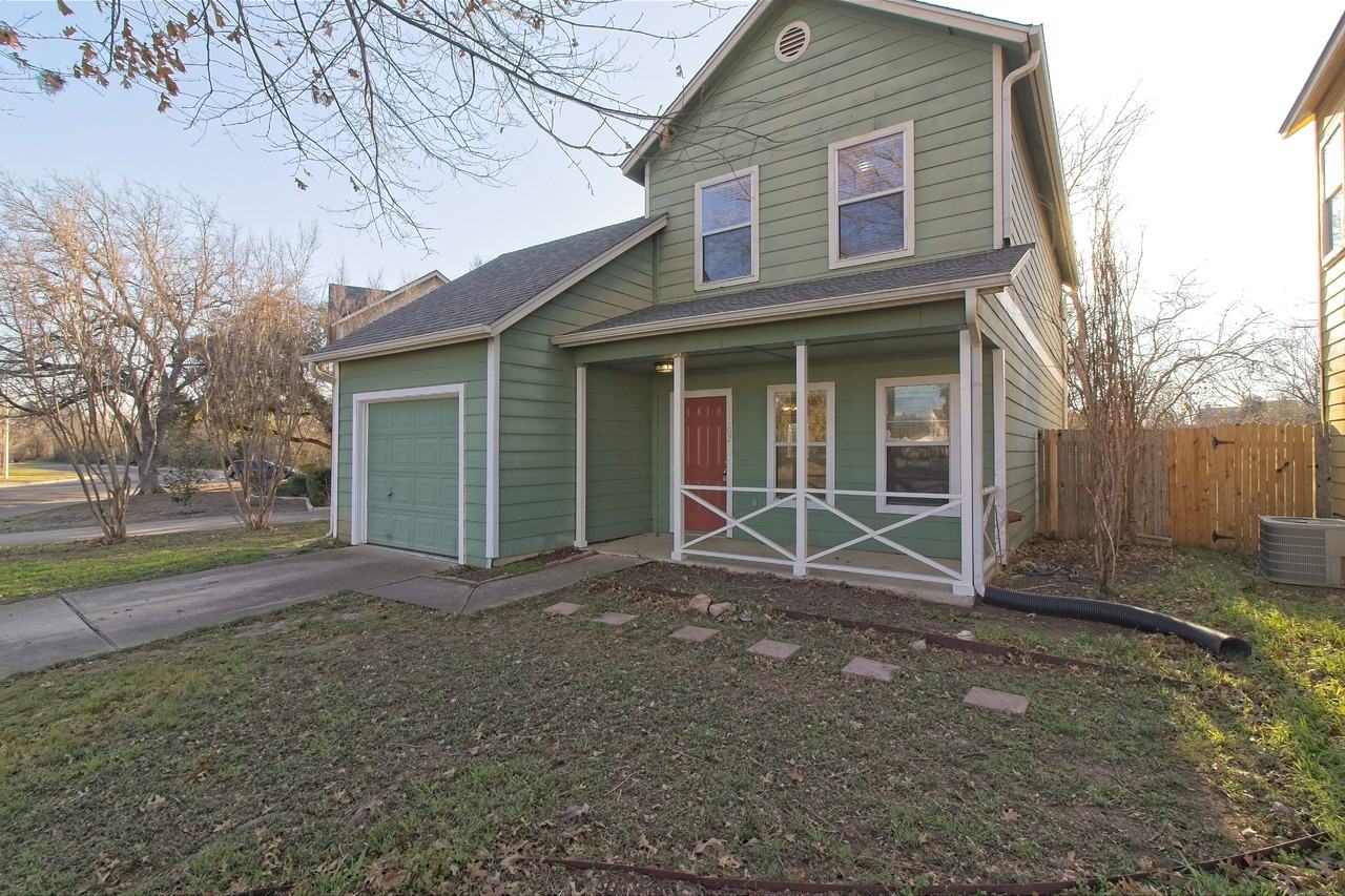 1102 E 3rd St - Photo 3 of 39