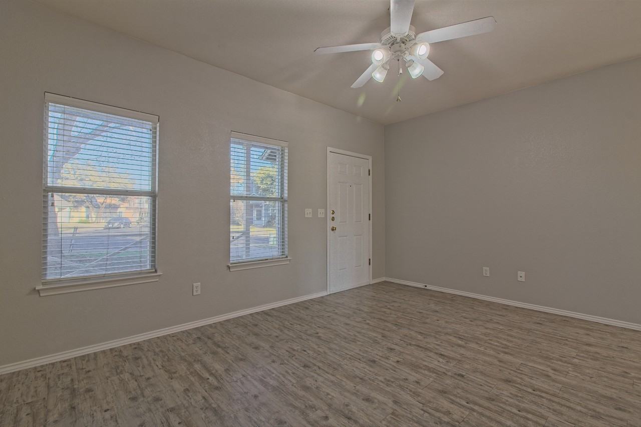 1102 E 3rd St - Photo 6 of 39