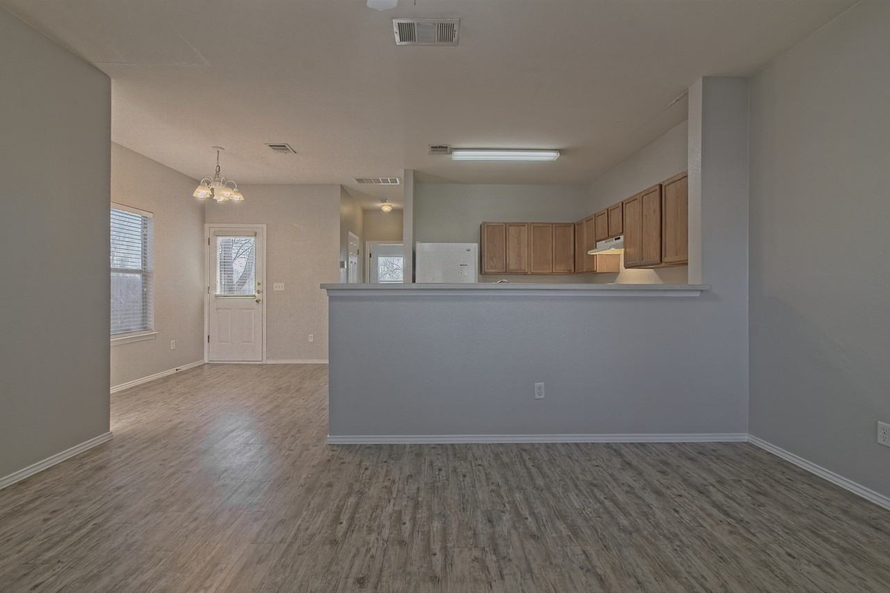 1102 E 3rd St - Photo 7 of 39