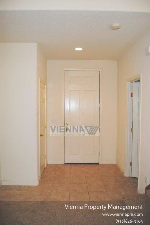 1016 Rowan St - Photo 2 of 17