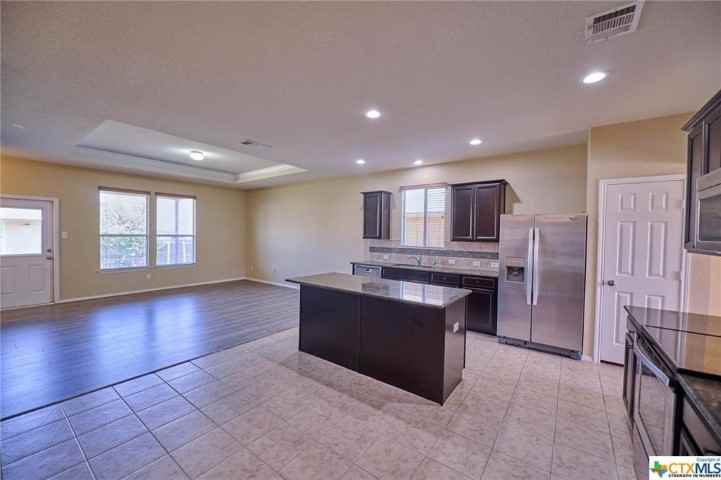 211 W Orion Dr - Photo 5 of 22