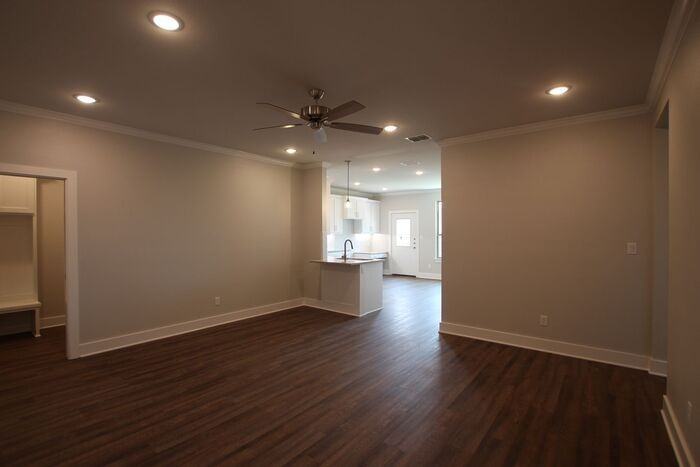 719 Freedom Way - Photo 3 of 22