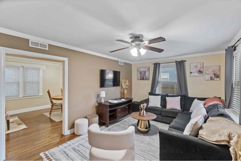 317 Sterling St - Photo 2 of 15