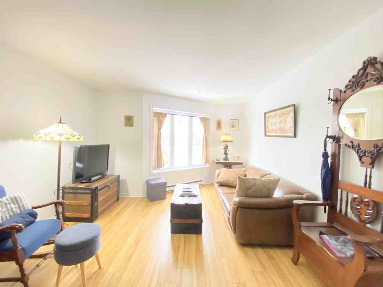 2480 Avenue Aubert - Photo 2 of 19