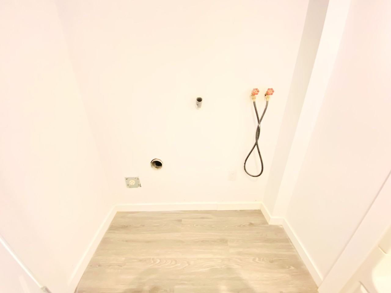 8142 Rue la Fontaine - Photo 2 of 15