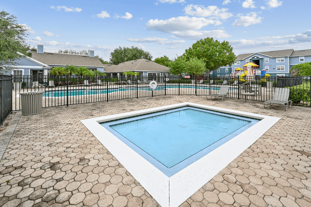 Wellesley Apartments - Photo 3 of 25