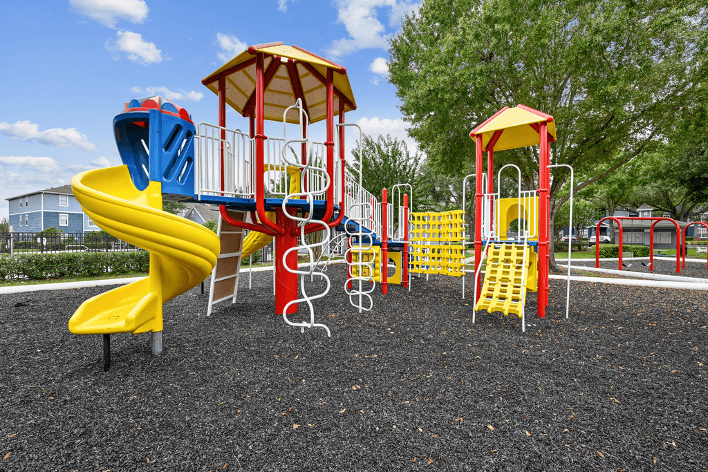 Wellesley Apartments - Photo 4 of 25