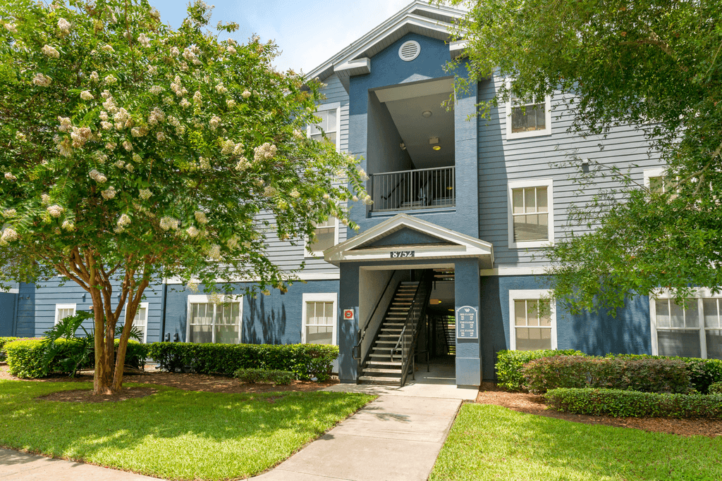 Wellesley Apartments - Photo 5 of 25