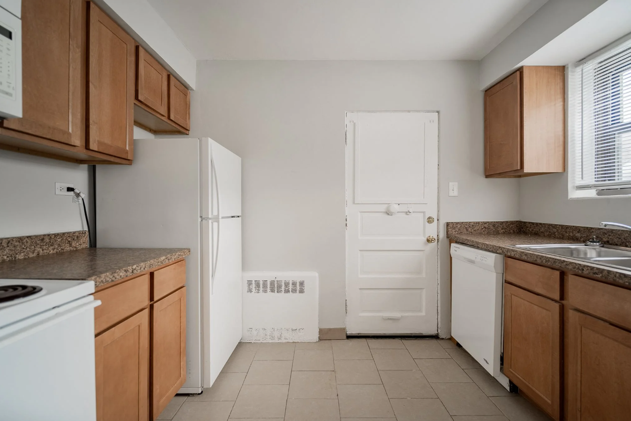 7349 N Sheridan Rd #N3 - Photo 6 of 20