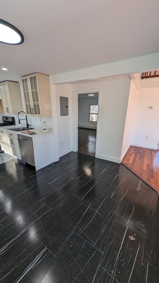 8 Crescent Hl #2 - Photo 7 of 24