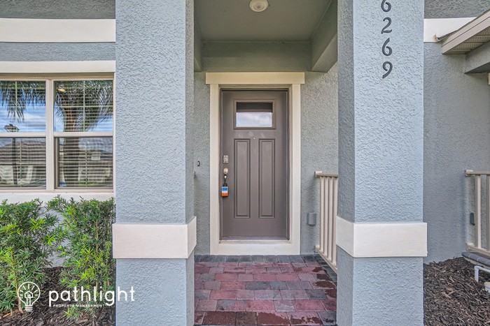 16269 Admirals Cove Ln - Photo 2 of 20