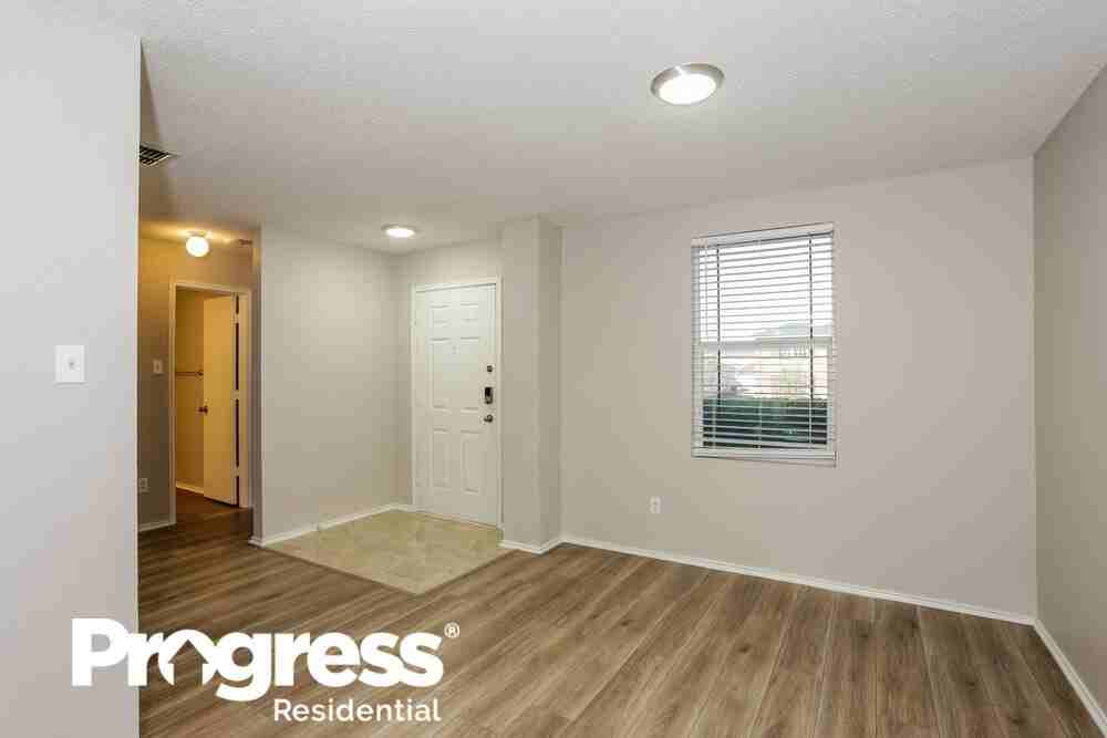 1244 Candler Dr - Photo 3 of 16