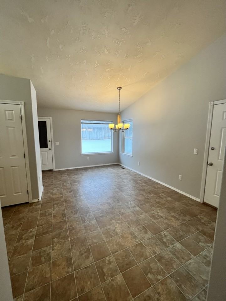 515 Sawtooth St #1 - Photo 7 of 34