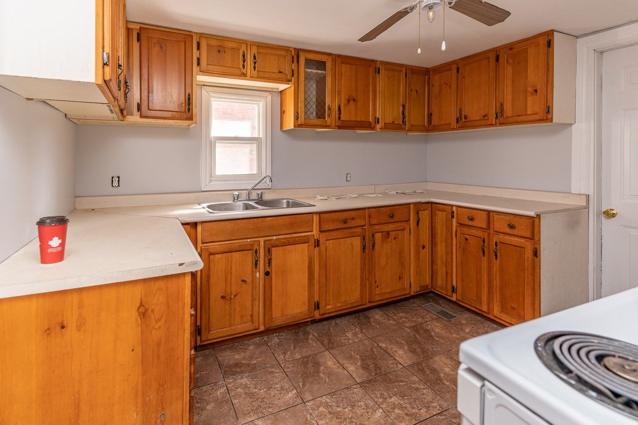 521 Douglas St Sault Ste. Marie, ON P6C 1T5 Apartments 521 Douglas St