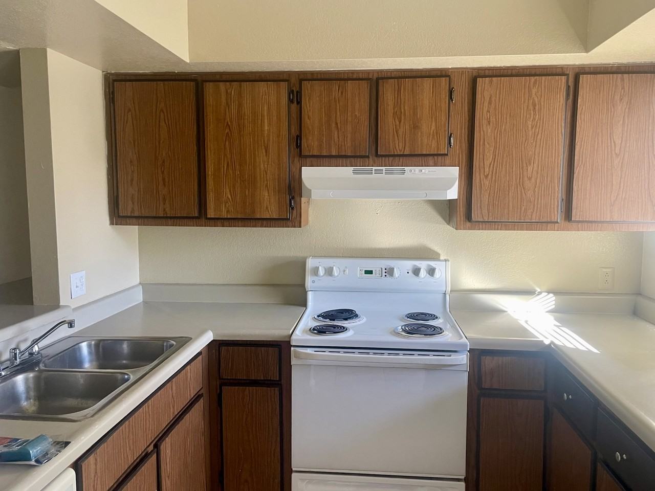 2846 E Kathleen Rd #103 - Photo 2 of 11