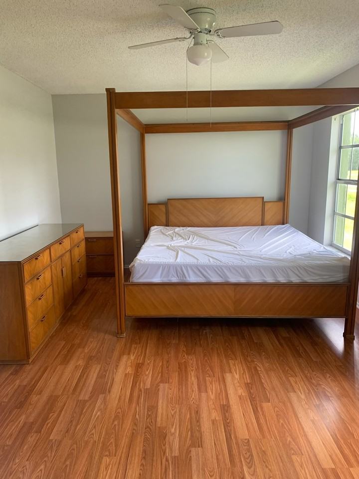 1395 Dexter Dr N - Photo 2 of 10