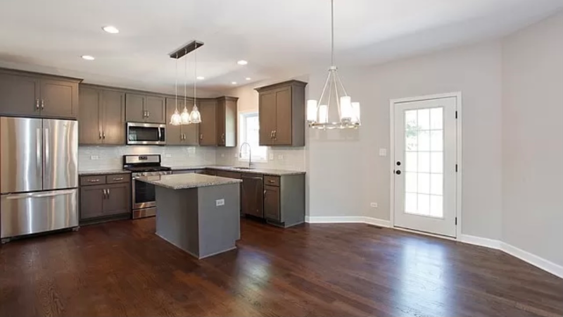 739 Ledochowski St - Photo 2 of 7