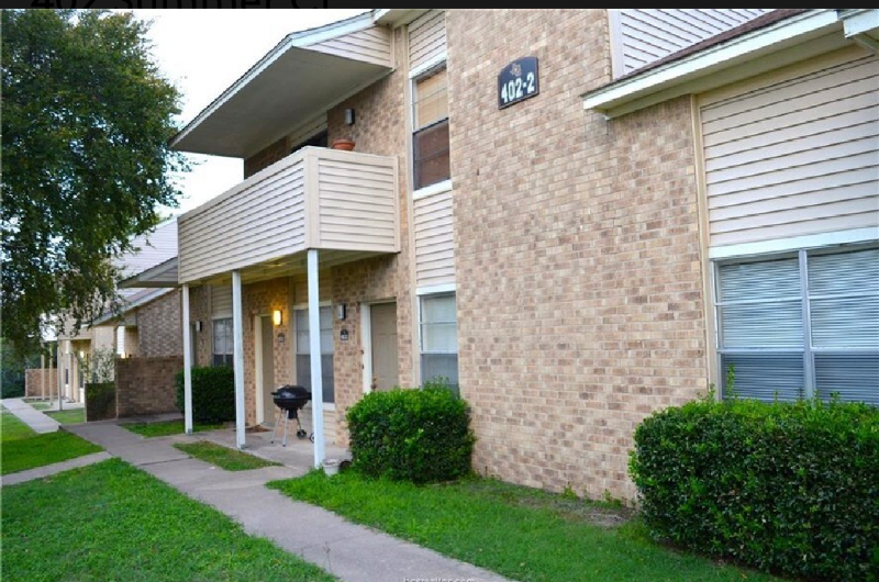 402 Summer Ct Apt 2b #2B - Photo 2 of 23