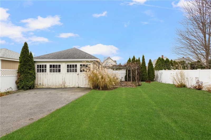 87 Grosvenor Ave - Photo 2 of 18