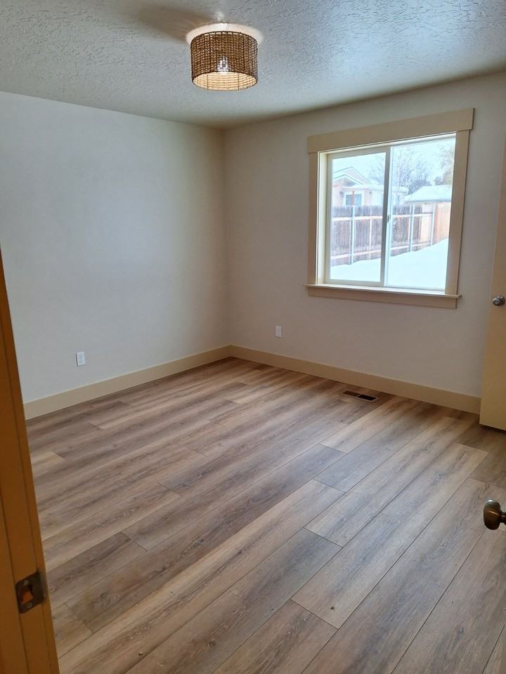 702 Smith Ave #1 - Photo 6 of 10