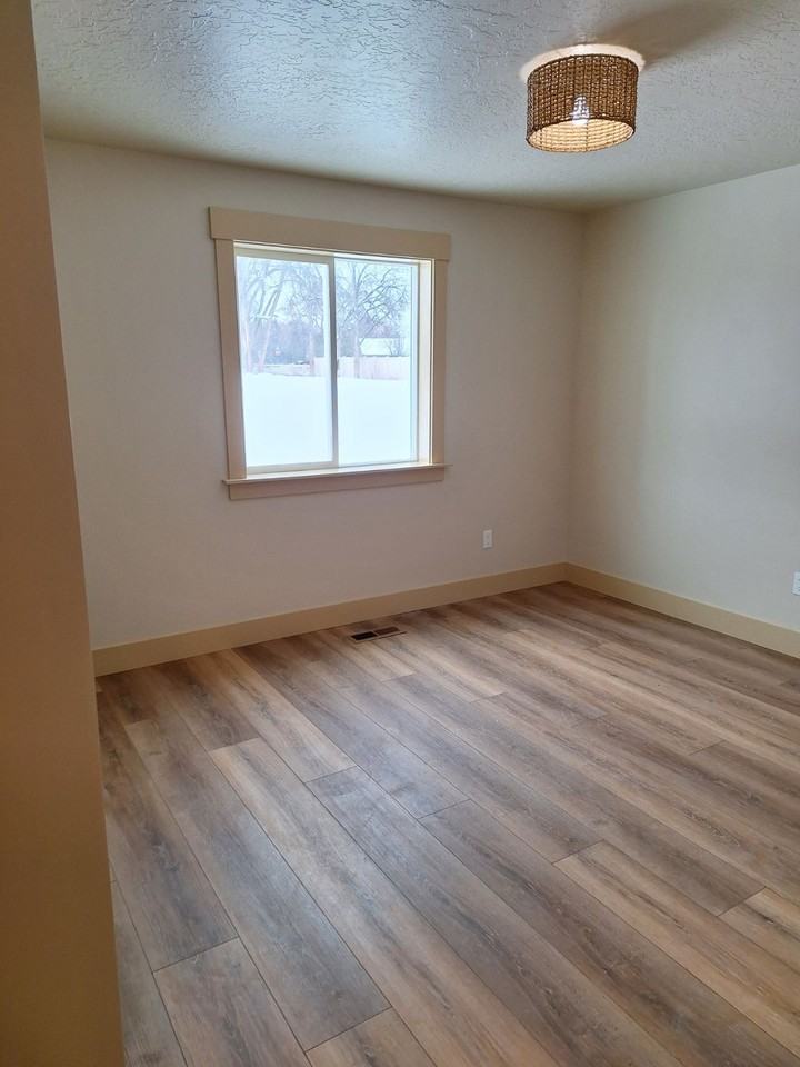 702 Smith Ave #1 - Photo 7 of 10