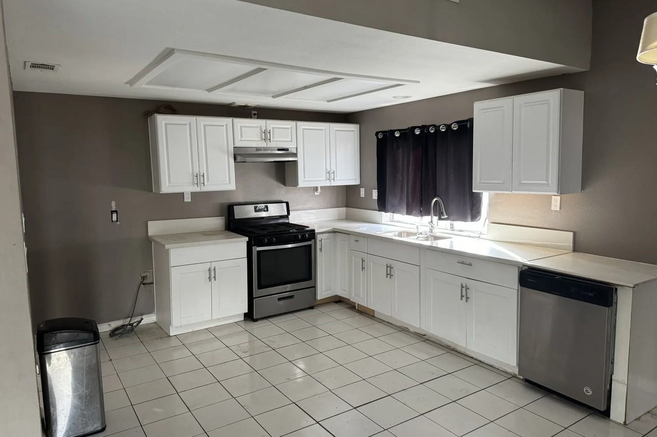 17307 Mossdale Ave - Photo 3 of 8