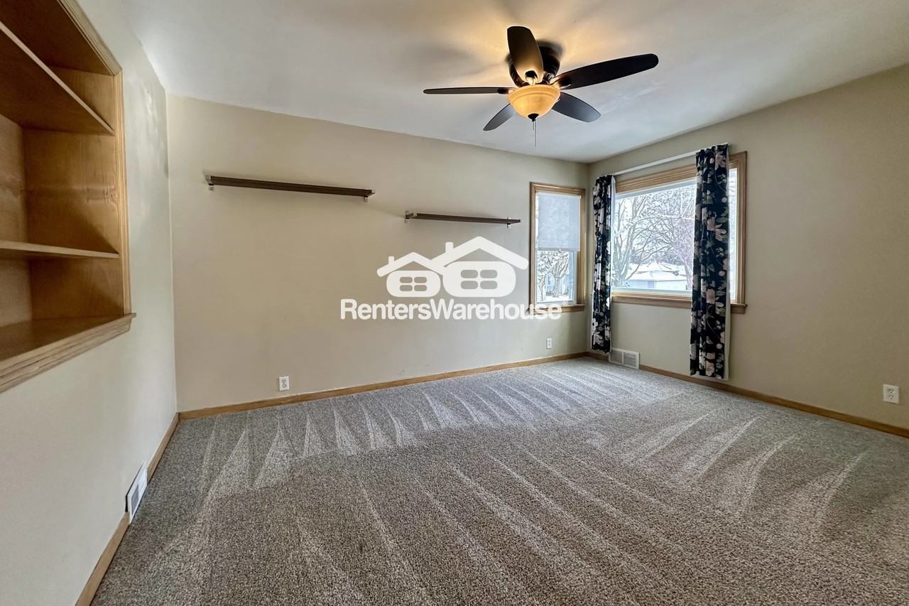 315 4th St N - Photo 3 of 24