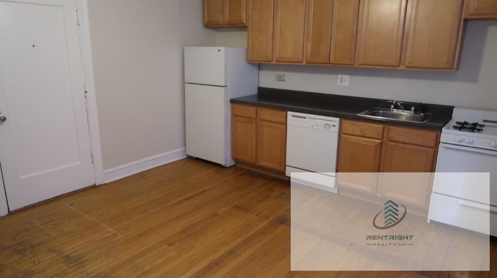 2129 N Dayton St #104 - Photo 3 of 12