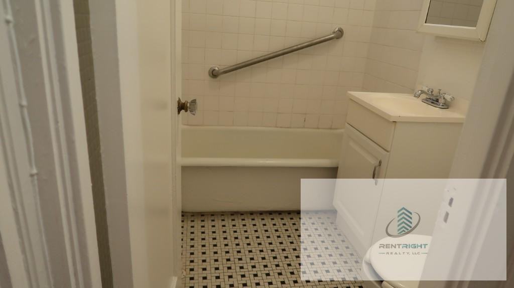 2129 N Dayton St #104 - Photo 7 of 12