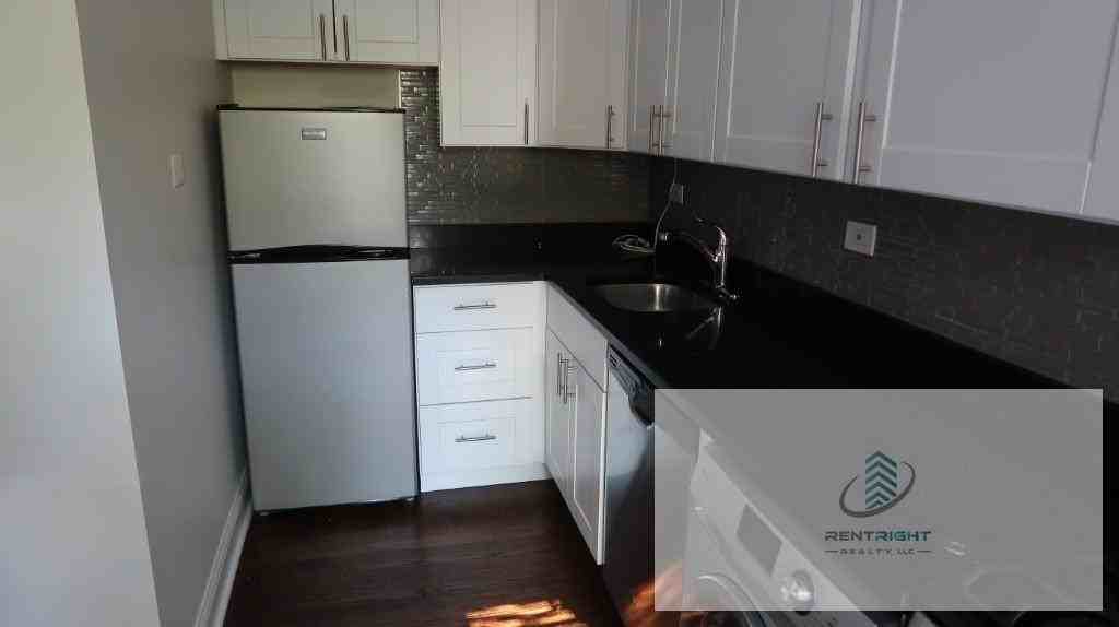 2129 N Dayton St #305 - Photo 6 of 16