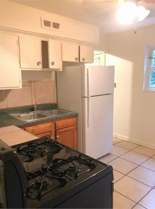 15421 Plymouth Pl Unit 1 - Photo 4 of 9