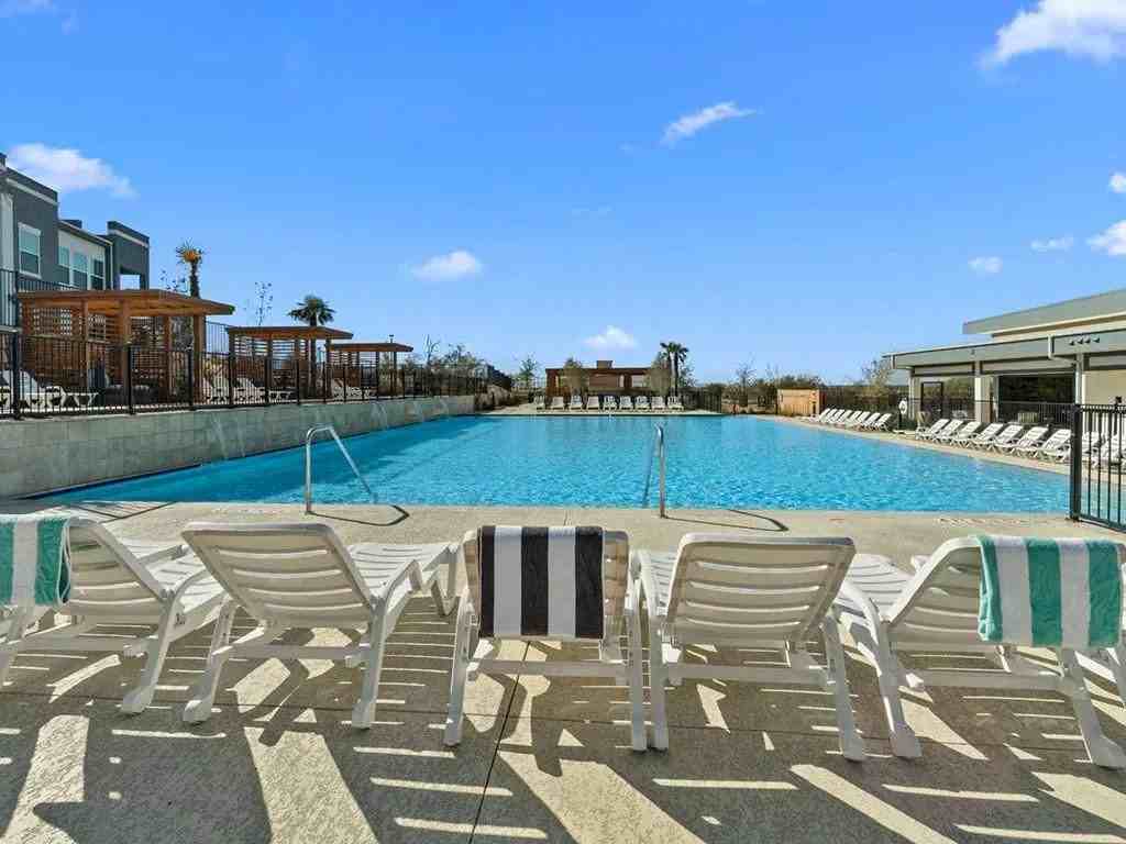 5400 N Mays St #B0-8