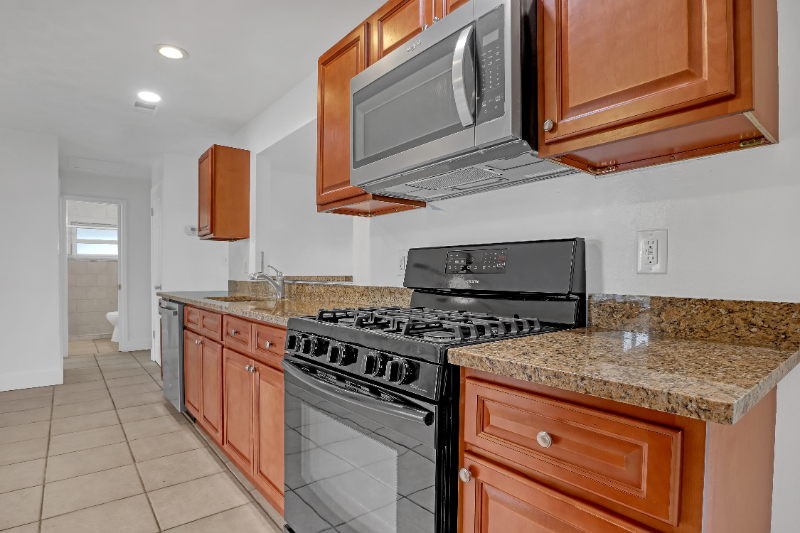 2515 Andrews Ave - Photo 2 of 34