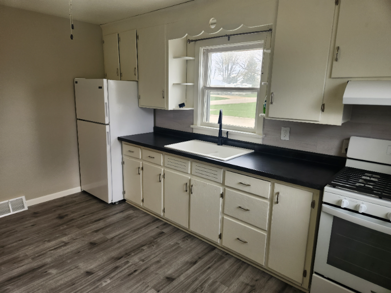 402 Maple St - Photo 2 of 22