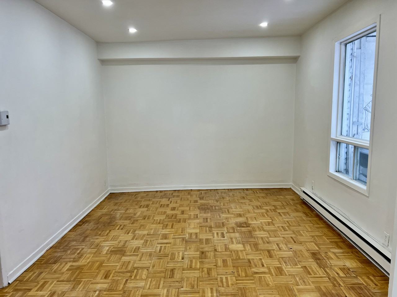2382 Rue Aylwin - Photo 2 of 18