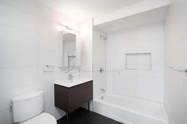 1106 Broadway - Photo 3 of 6