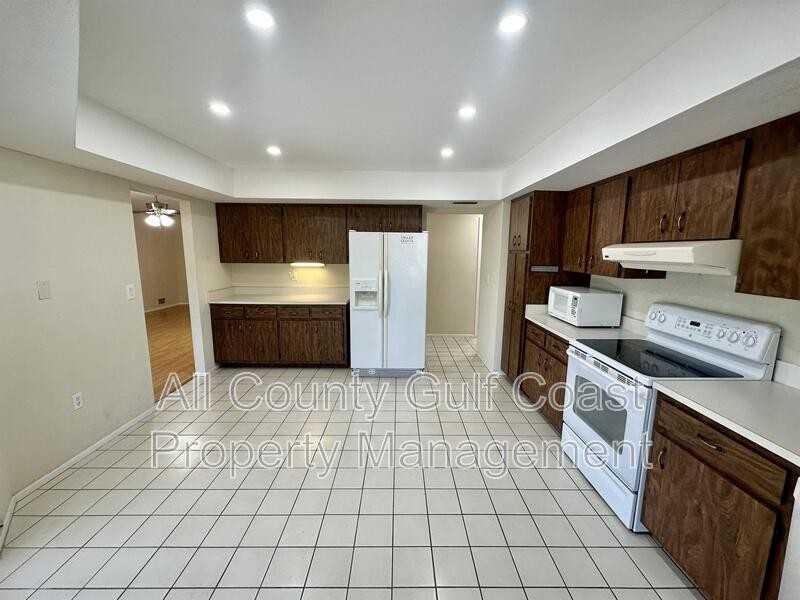 1218 Waterside Ln - Photo 6 of 19