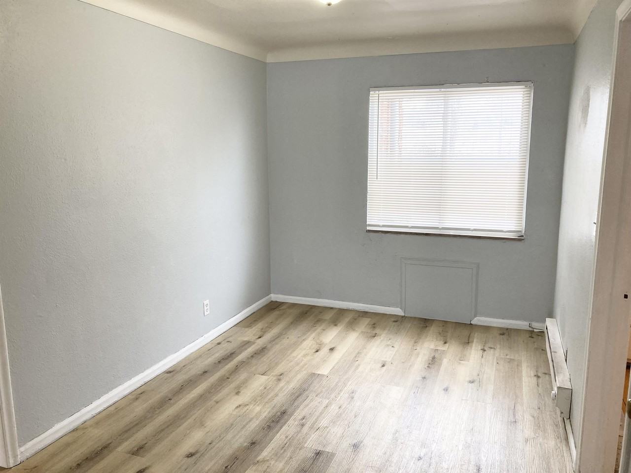 1372 North Cove Boulevard - Photo 2 of 11